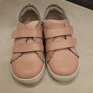 L'AMOUR girls Scalloped Sneaker . Pink. Size 11